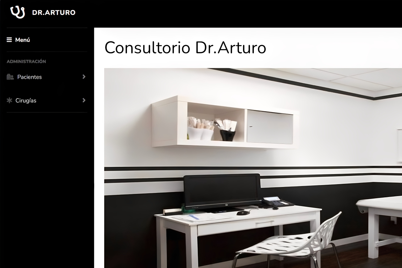 Mockup de una persona usando una aplicación móvil